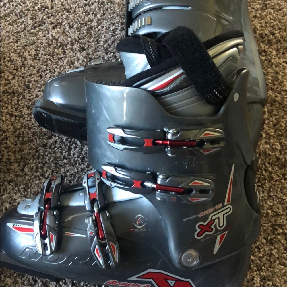 Nordica xT ski books 28.5 UK size